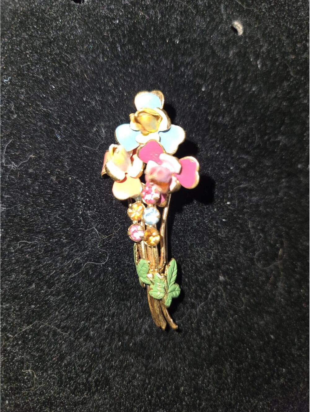 Vintage enamel flower brooch.